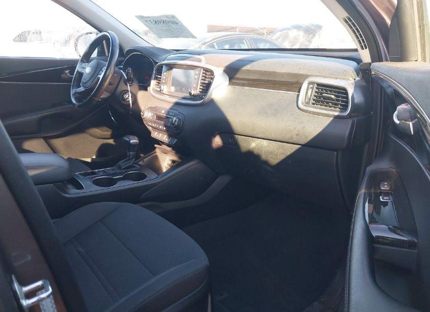 Photo 5 of 2019 Kia Sorento 3.3L S (VIN 5XYPG4A54KG604336)