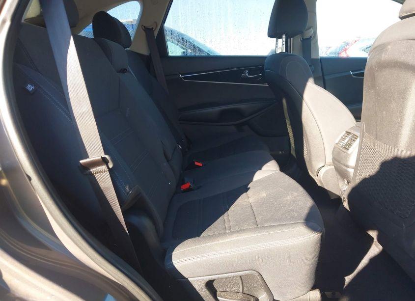 Photo 8 of 2019 Kia Sorento 3.3L S (VIN 5XYPG4A54KG604336)