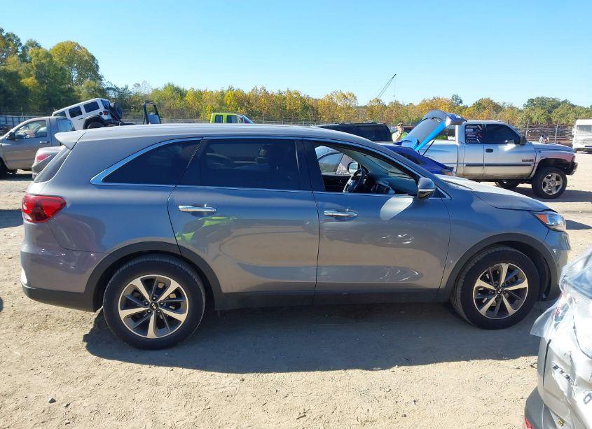 Photo 13 of 2020 Kia Sorento 3.3L LX (VIN 5XYPG4A54LG679930)