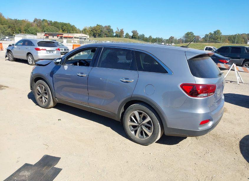 Photo 3 of 2020 Kia Sorento 3.3L LX (VIN 5XYPG4A54LG679930)