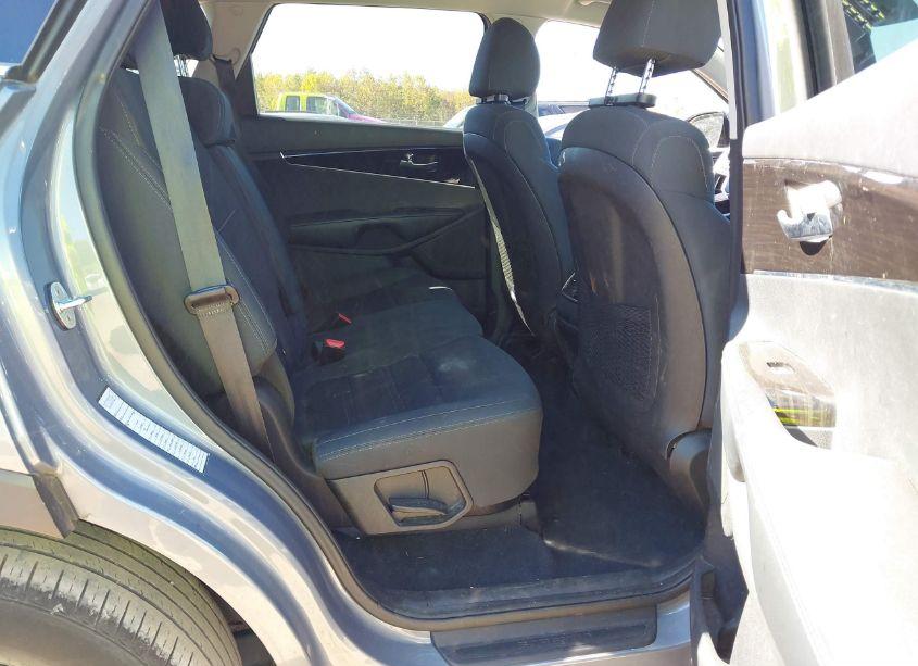 Photo 8 of 2020 Kia Sorento 3.3L LX (VIN 5XYPG4A54LG679930)