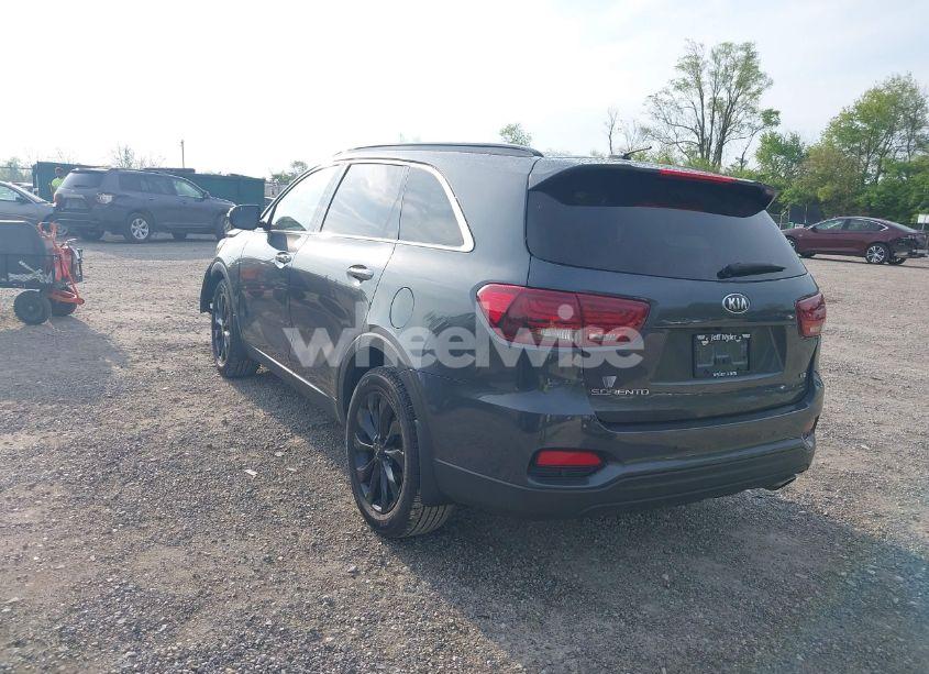 Photo 3 of 2020 Kia Sorento 3.3L S (VIN 5XYPG4A54LG706009)