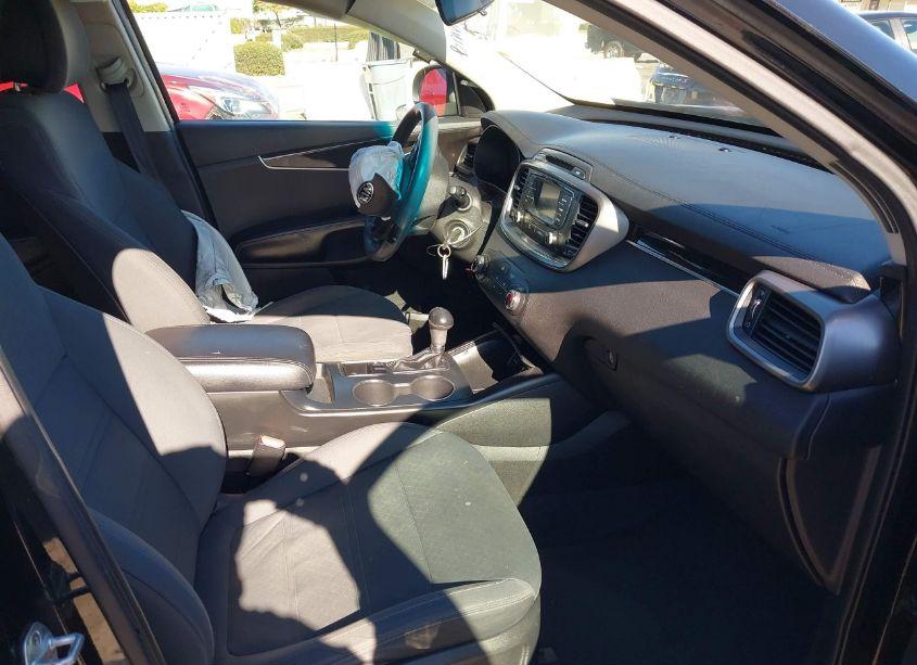 Photo 5 of 2016 Kia Sorento 3.3L LX (VIN 5XYPG4A55GG003864)