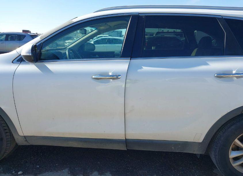 Photo 14 of 2016 Kia Sorento 3.3L LX (VIN 5XYPG4A55GG009602)