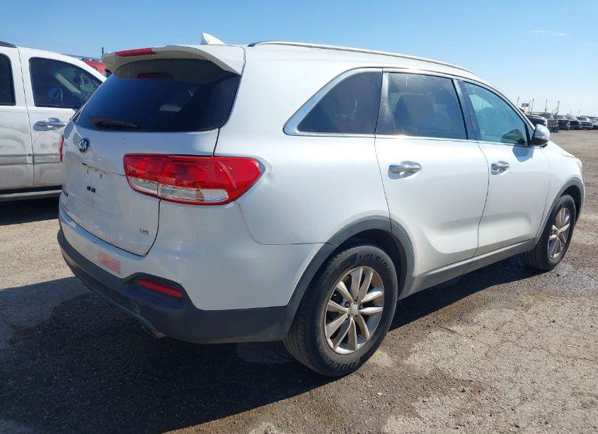 Photo 4 of 2016 Kia Sorento 3.3L LX (VIN 5XYPG4A55GG009602)