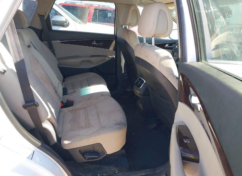 Photo 8 of 2016 Kia Sorento 3.3L LX (VIN 5XYPG4A55GG009602)