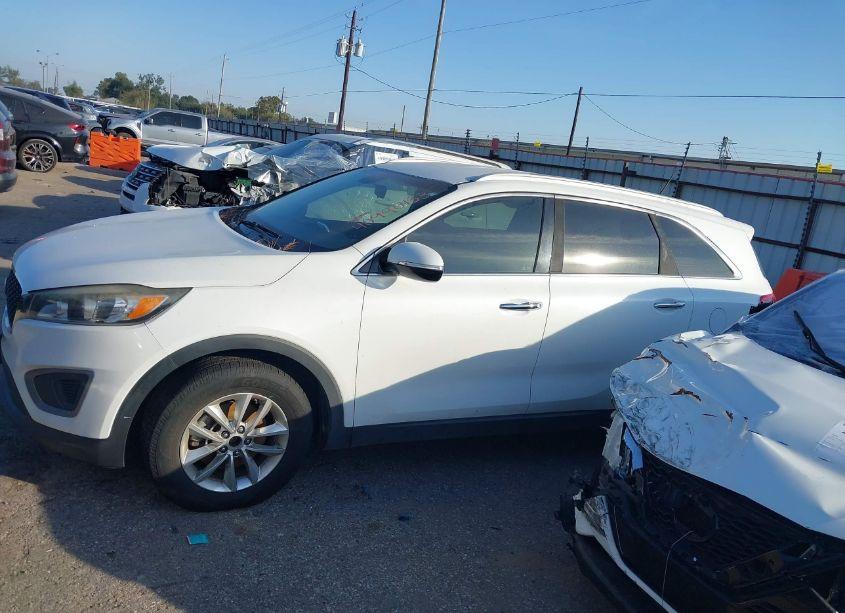 Photo 14 of 2016 Kia Sorento 3.3L LX (VIN 5XYPG4A55GG111580)