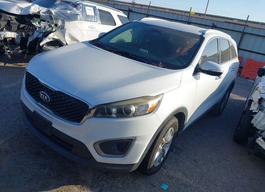 Photo 2 of 2016 Kia Sorento 3.3L LX (VIN 5XYPG4A55GG111580)