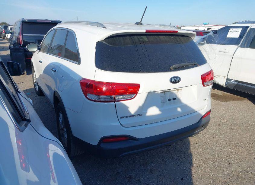 Photo 3 of 2016 Kia Sorento 3.3L LX (VIN 5XYPG4A55GG111580)