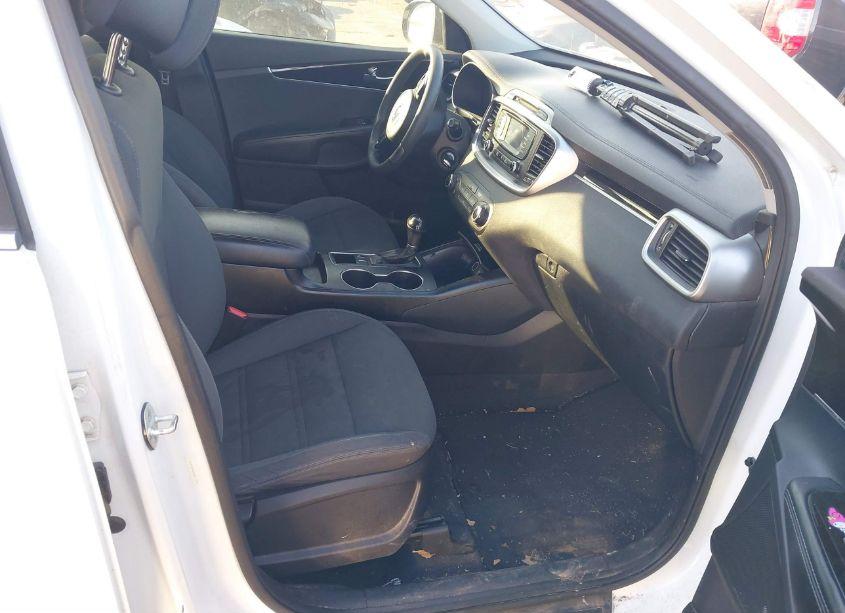Photo 5 of 2016 Kia Sorento 3.3L LX (VIN 5XYPG4A55GG111580)