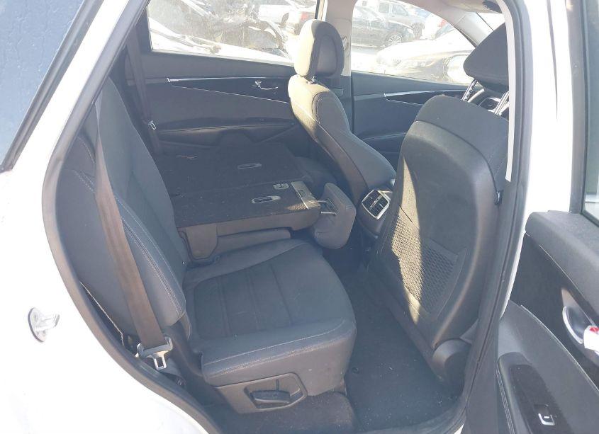 Photo 8 of 2016 Kia Sorento 3.3L LX (VIN 5XYPG4A55GG111580)