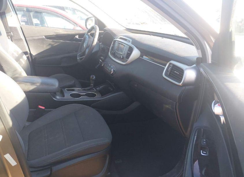 Photo 5 of 2016 Kia Sorento 3.3L LX (VIN 5XYPG4A55GG163159)