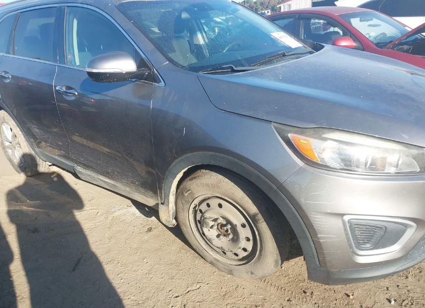 Photo 6 of 2016 Kia Sorento 3.3L LX (VIN 5XYPG4A55GG163159)