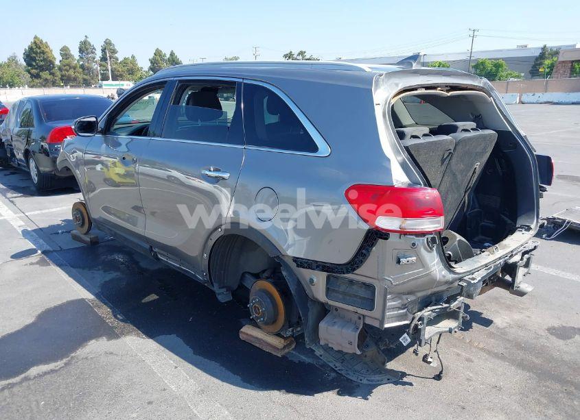 Photo 3 of 2016 Kia Sorento 3.3L LX (VIN 5XYPG4A55GG182102)