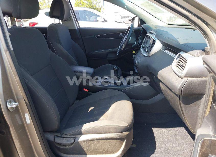Photo 5 of 2016 Kia Sorento 3.3L LX (VIN 5XYPG4A55GG182102)