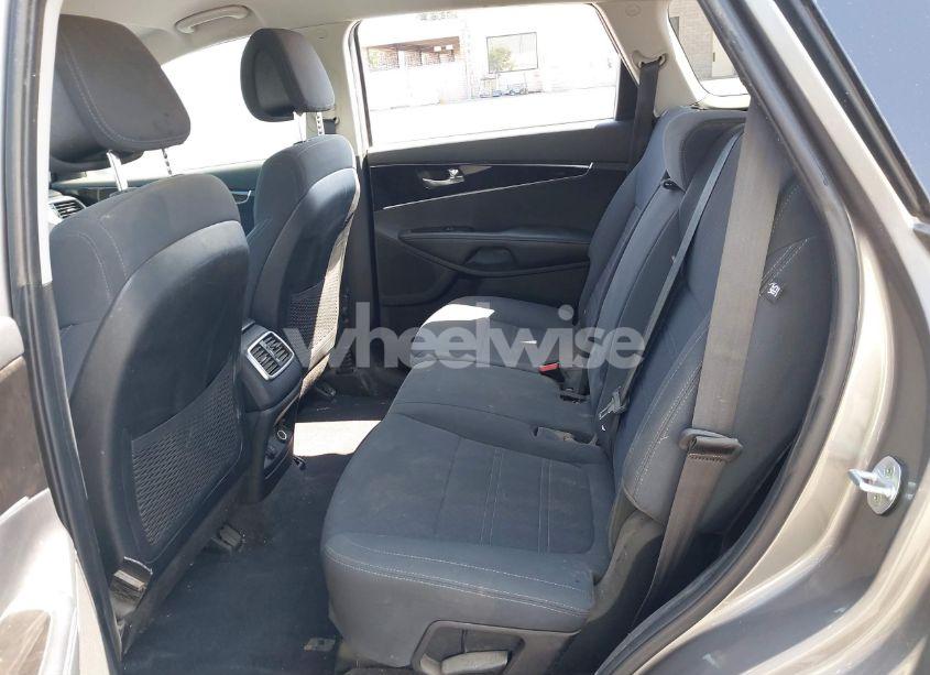 Photo 8 of 2016 Kia Sorento 3.3L LX (VIN 5XYPG4A55GG182102)