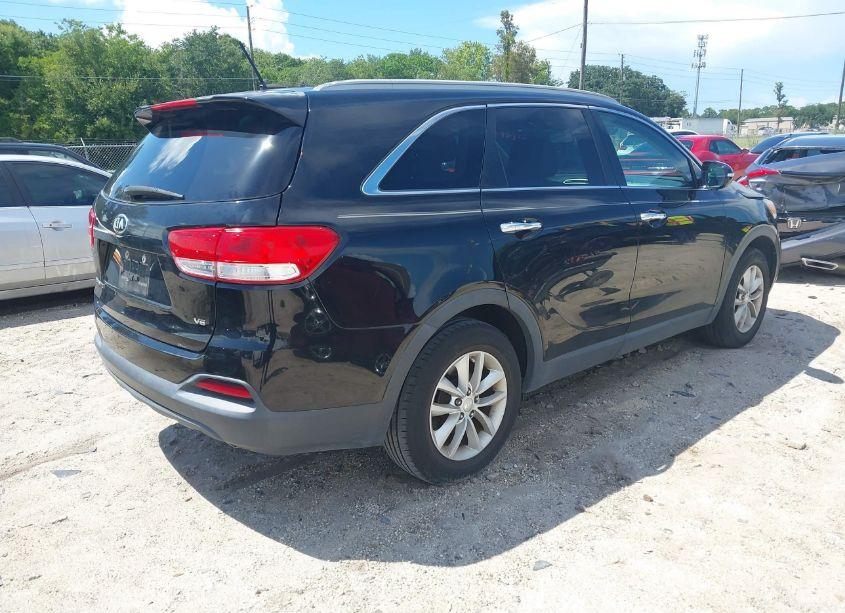 Photo 4 of 2017 Kia Sorento 3.3L LX (VIN 5XYPG4A55HG208053)