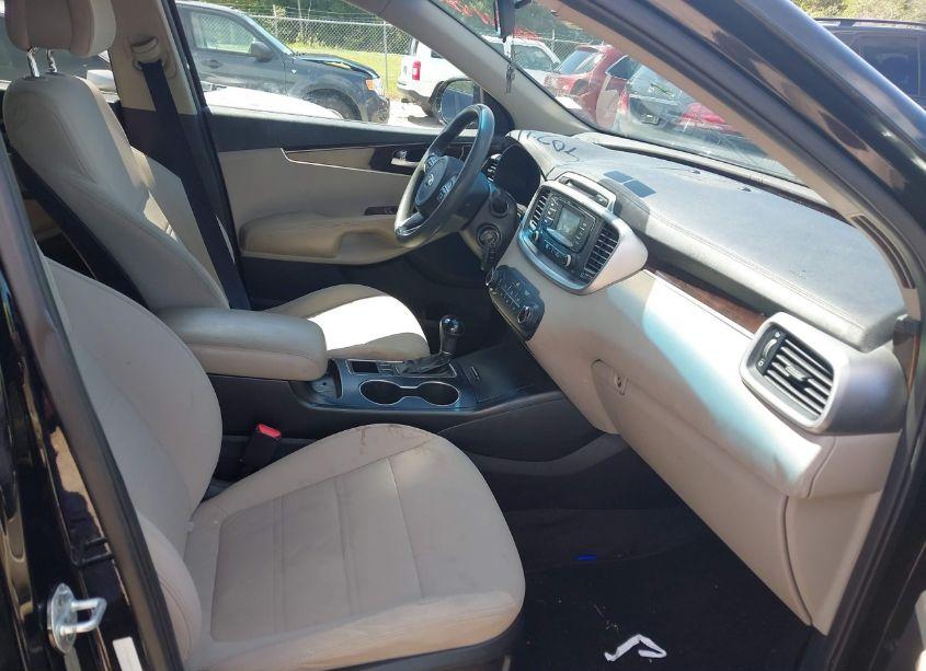 Photo 5 of 2017 Kia Sorento 3.3L LX (VIN 5XYPG4A55HG208053)