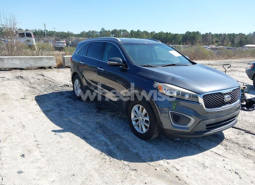 2017 Kia Sorento 3.3L LX (VIN 5XYPG4A55HG225693) main photo