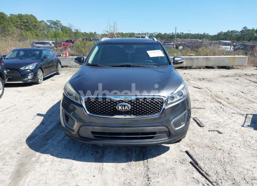 Photo 12 of 2017 Kia Sorento 3.3L LX (VIN 5XYPG4A55HG225693)