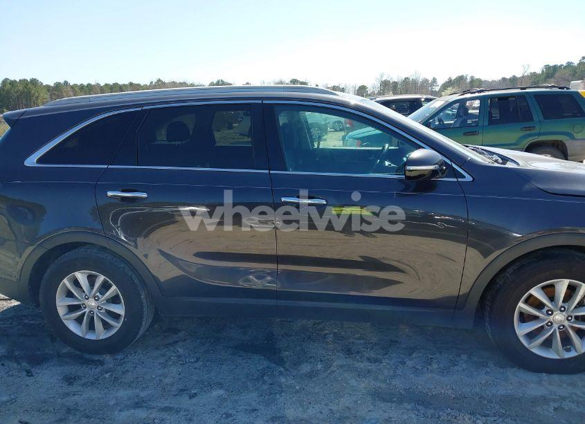 Photo 13 of 2017 Kia Sorento 3.3L LX (VIN 5XYPG4A55HG225693)