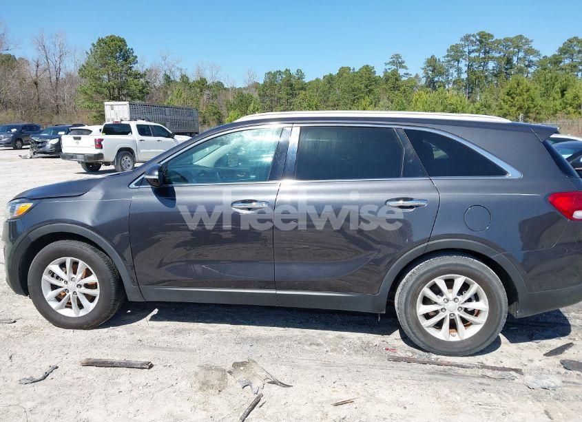 Photo 14 of 2017 Kia Sorento 3.3L LX (VIN 5XYPG4A55HG225693)