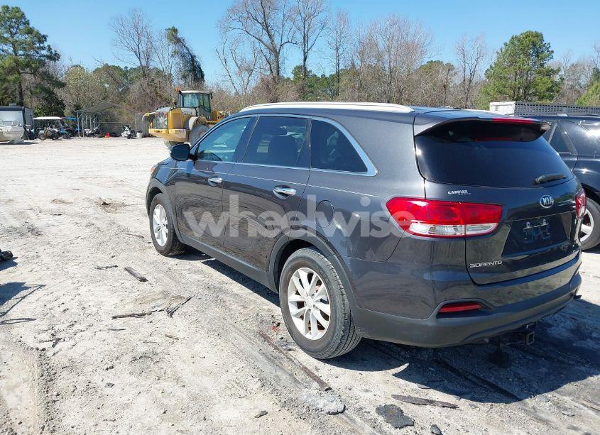 Photo 3 of 2017 Kia Sorento 3.3L LX (VIN 5XYPG4A55HG225693)