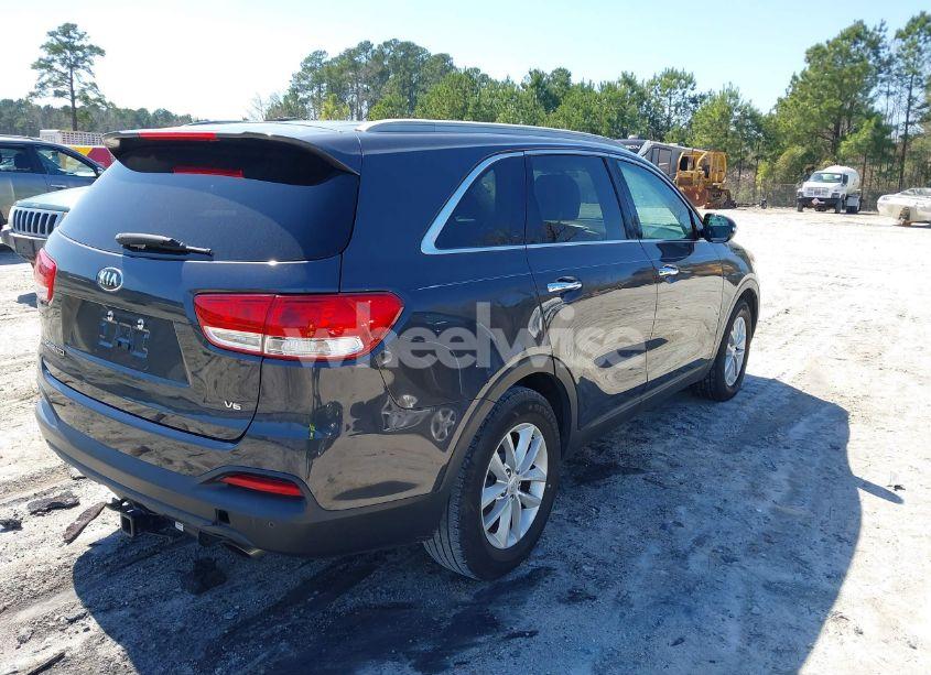 Photo 4 of 2017 Kia Sorento 3.3L LX (VIN 5XYPG4A55HG225693)