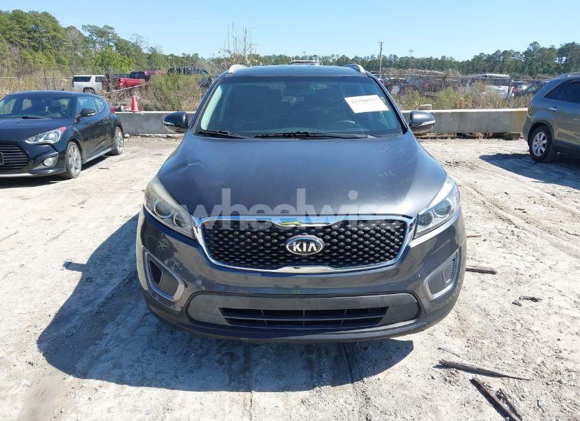 Photo 6 of 2017 Kia Sorento 3.3L LX (VIN 5XYPG4A55HG225693)
