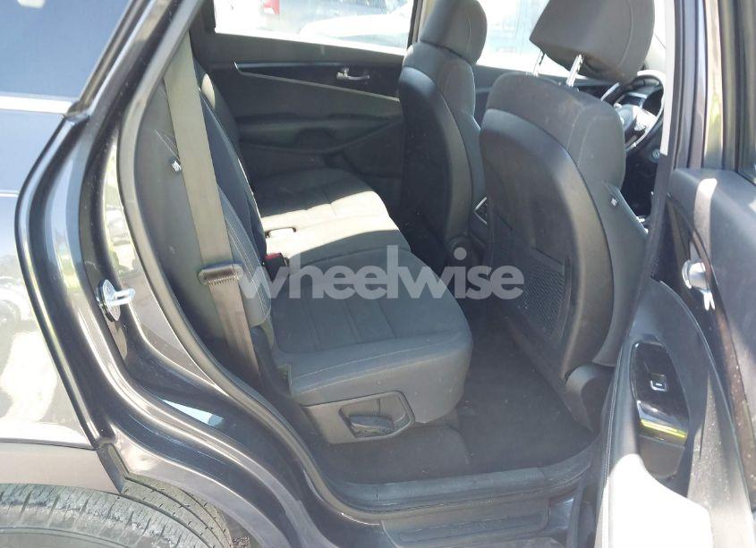 Photo 8 of 2017 Kia Sorento 3.3L LX (VIN 5XYPG4A55HG225693)