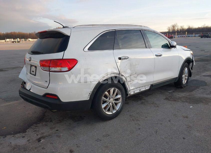 Photo 4 of 2018 Kia Sorento 3.3L LX (VIN 5XYPG4A55JG353051)