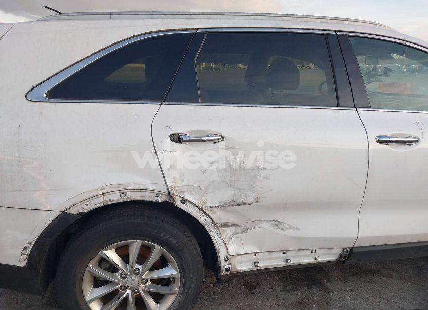 Photo 6 of 2018 Kia Sorento 3.3L LX (VIN 5XYPG4A55JG353051)