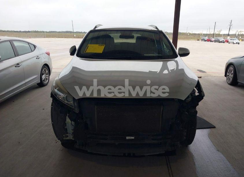 Photo 12 of 2018 Kia Sorento 3.3L LX (VIN 5XYPG4A55JG360565)