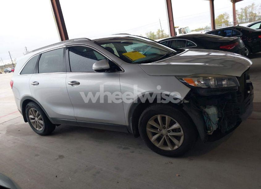 Photo 13 of 2018 Kia Sorento 3.3L LX (VIN 5XYPG4A55JG360565)