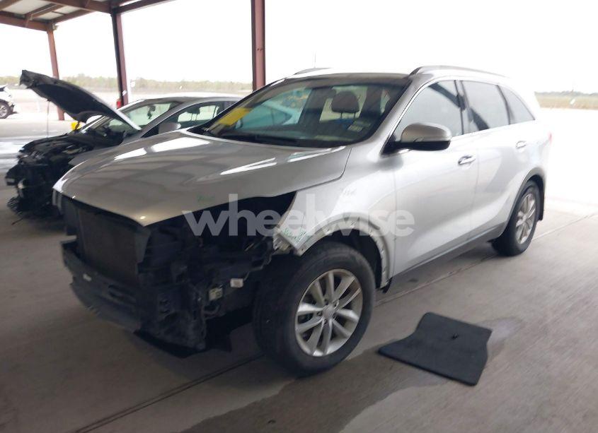 Photo 2 of 2018 Kia Sorento 3.3L LX (VIN 5XYPG4A55JG360565)