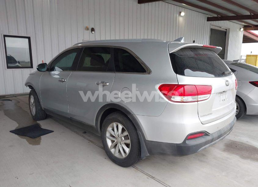 Photo 3 of 2018 Kia Sorento 3.3L LX (VIN 5XYPG4A55JG360565)