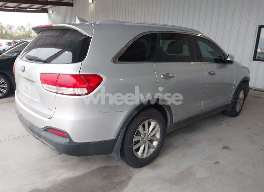 Photo 4 of 2018 Kia Sorento 3.3L LX (VIN 5XYPG4A55JG360565)