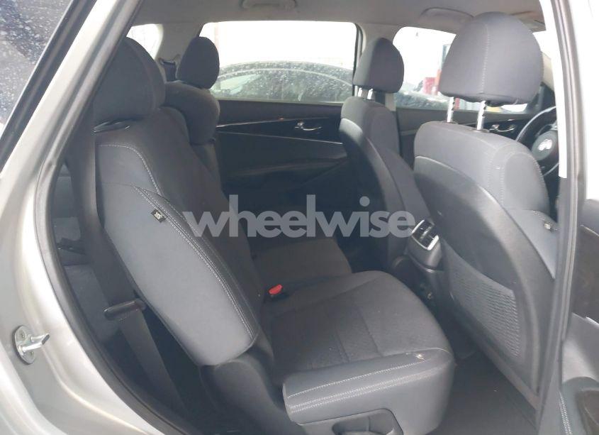 Photo 8 of 2018 Kia Sorento 3.3L LX (VIN 5XYPG4A55JG360565)