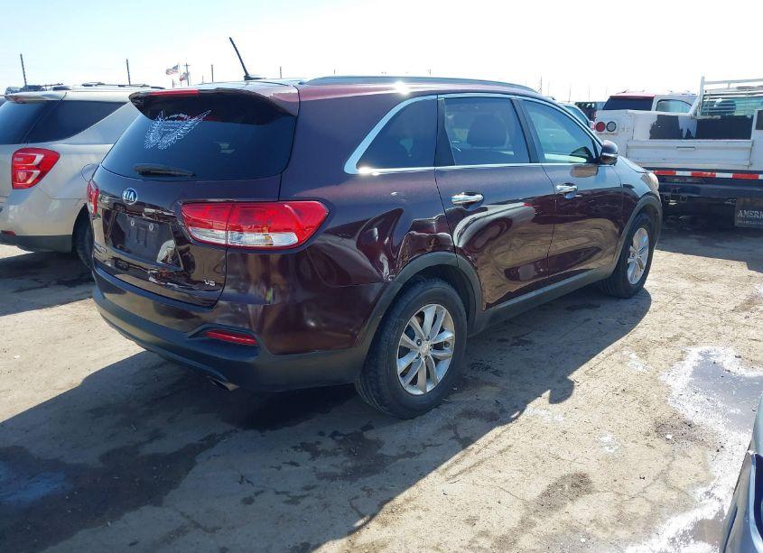 Photo 4 of 2018 Kia Sorento 3.3L LX (VIN 5XYPG4A55JG390147)