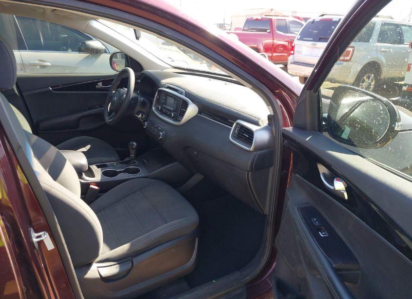 Photo 5 of 2018 Kia Sorento 3.3L LX (VIN 5XYPG4A55JG390147)