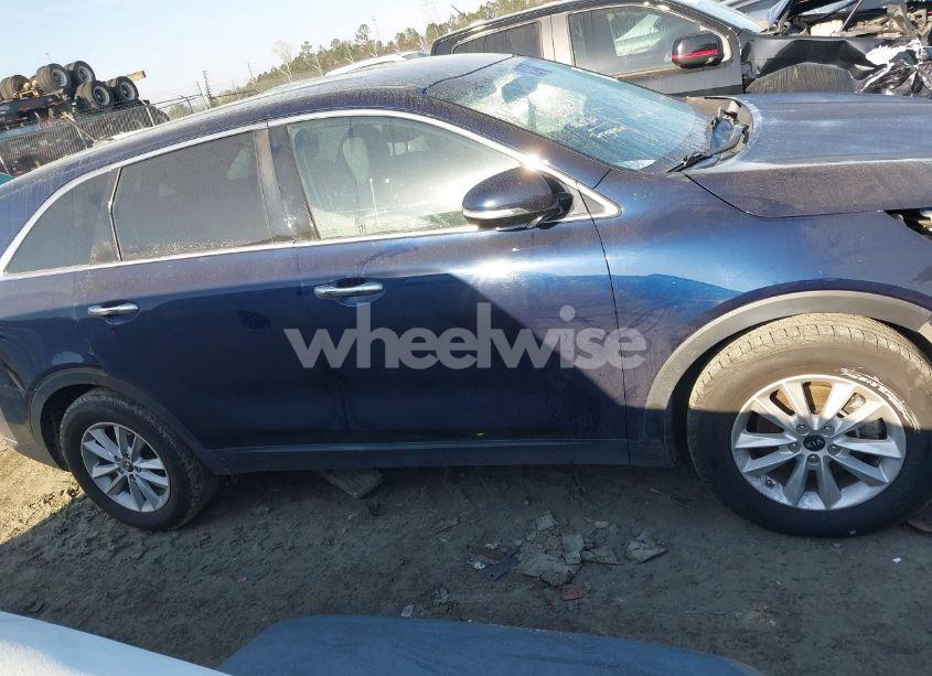 Photo 13 of 2020 Kia Sorento 3.3L LX (VIN 5XYPG4A55LG623981)