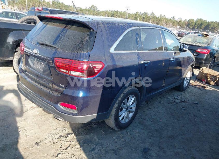 Photo 4 of 2020 Kia Sorento 3.3L LX (VIN 5XYPG4A55LG623981)