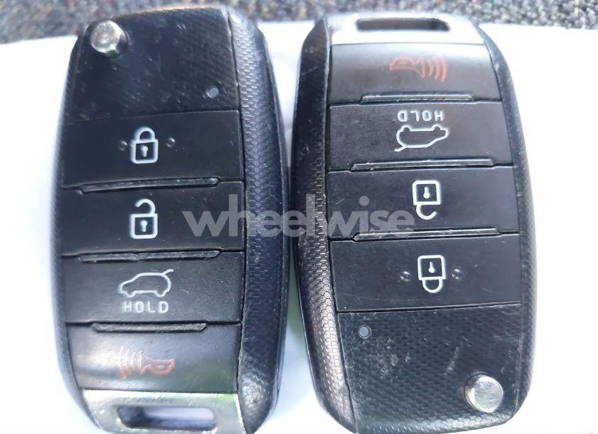 Photo 11 of 2020 Kia Sorento 3.3L LX (VIN 5XYPG4A55LG635273)