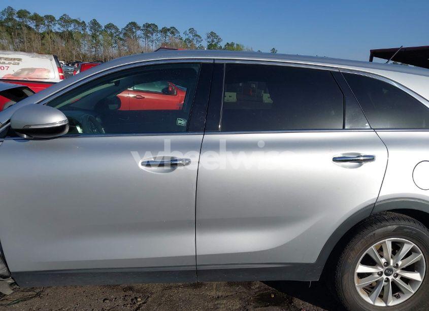 Photo 15 of 2020 Kia Sorento 3.3L LX (VIN 5XYPG4A55LG635273)