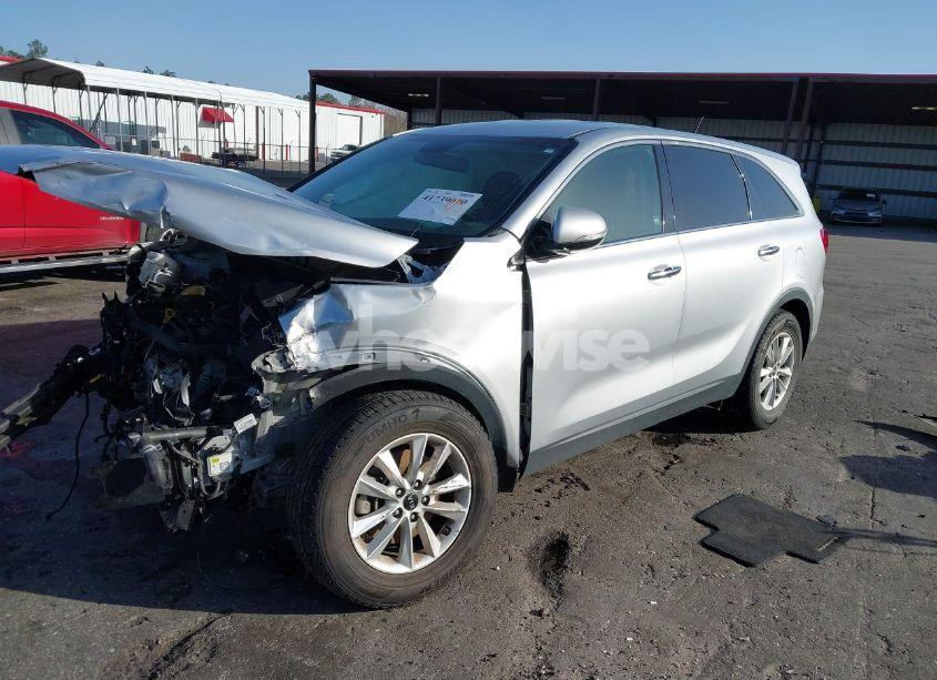 Photo 2 of 2020 Kia Sorento 3.3L LX (VIN 5XYPG4A55LG635273)