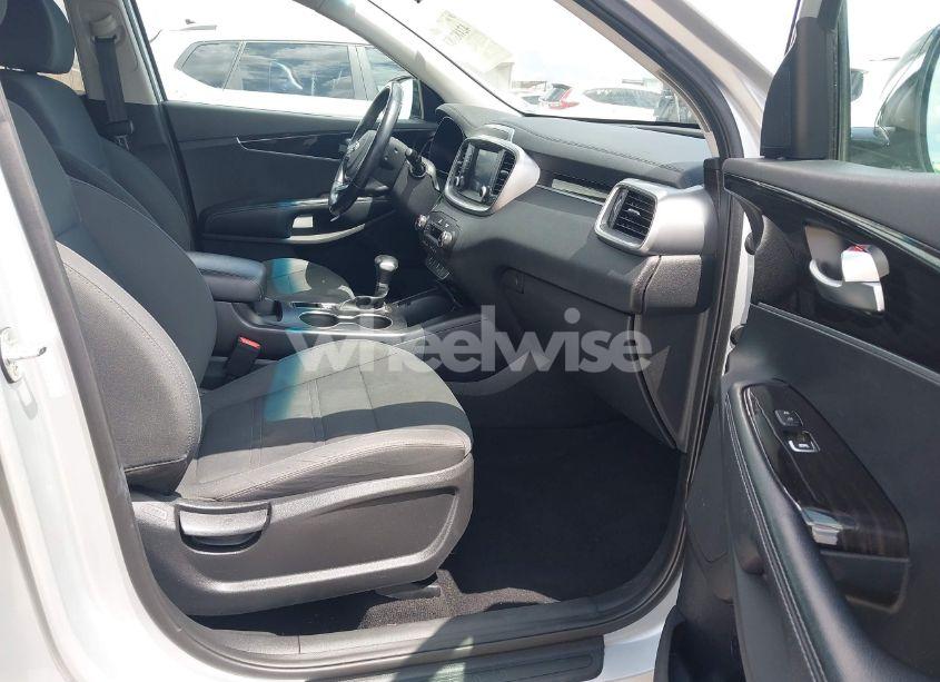 Photo 5 of 2020 Kia Sorento 3.3L S (VIN 5XYPG4A55LG694372)