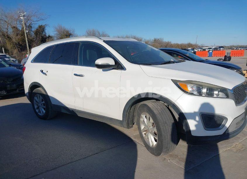 Photo 13 of 2016 Kia Sorento 3.3L LX (VIN 5XYPG4A56GG011777)