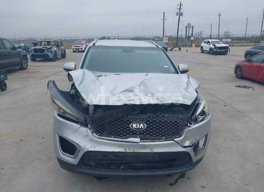 Photo 12 of 2017 Kia Sorento 3.3L LX (VIN 5XYPG4A56HG201659)