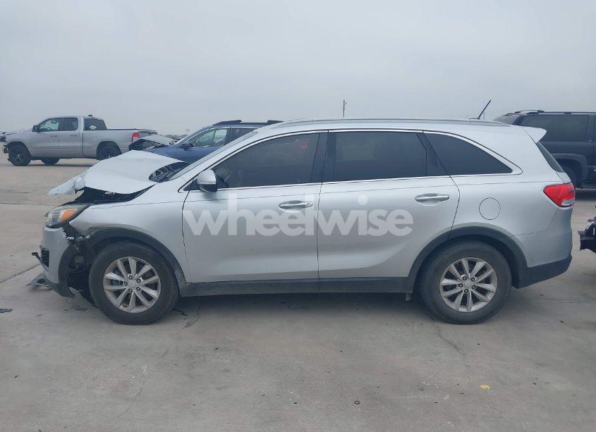 Photo 14 of 2017 Kia Sorento 3.3L LX (VIN 5XYPG4A56HG201659)