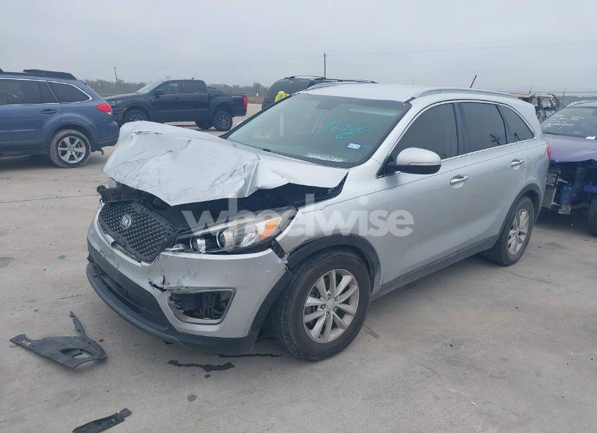Photo 2 of 2017 Kia Sorento 3.3L LX (VIN 5XYPG4A56HG201659)